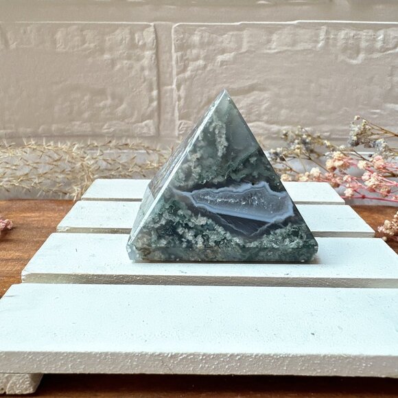 Gorgeous Moss Agate Pyramid - Picture 3 of 7